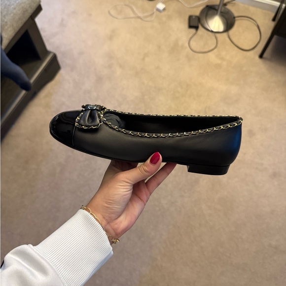 CHANEL Black Flats with Bow Accent - Picture 2 of 2